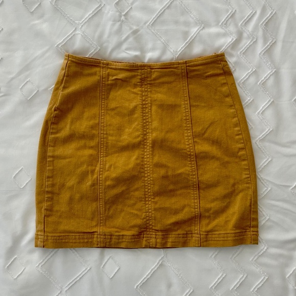 Women's PacSun Mustard Colored Miniskirt Size 23 - Picture 1 of 4
